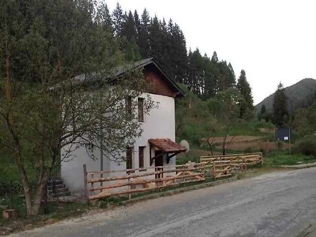 къща край реката - Semesterbostad *